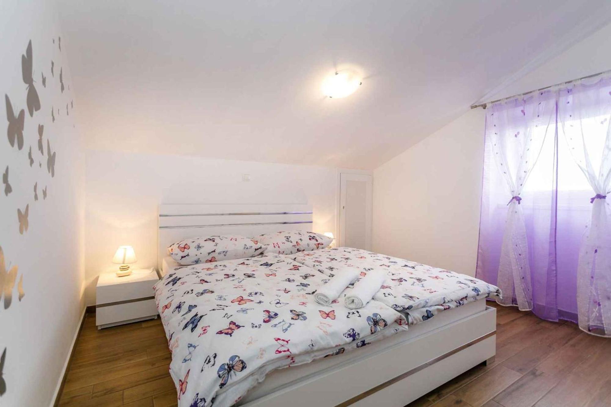 Apartment In Malinska/Insel Krk 38057 Eksteriør billede